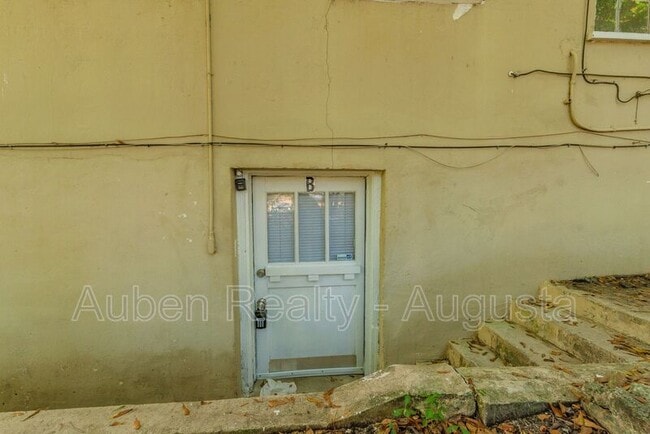 Photo - 1545 Heath St