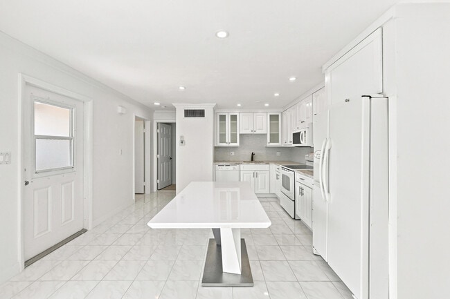 Photo - 126 West Ct