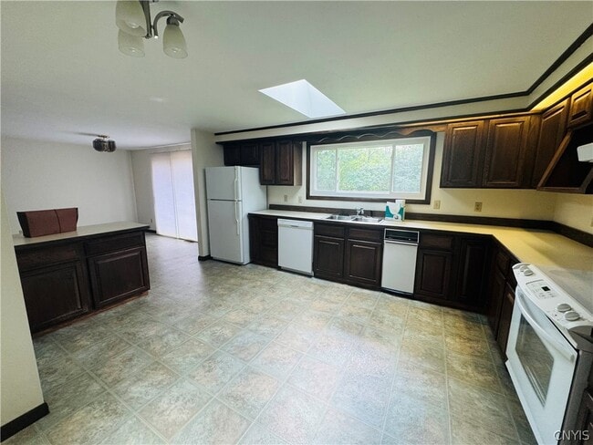 Photo - 5336 Caughdenoy Rd