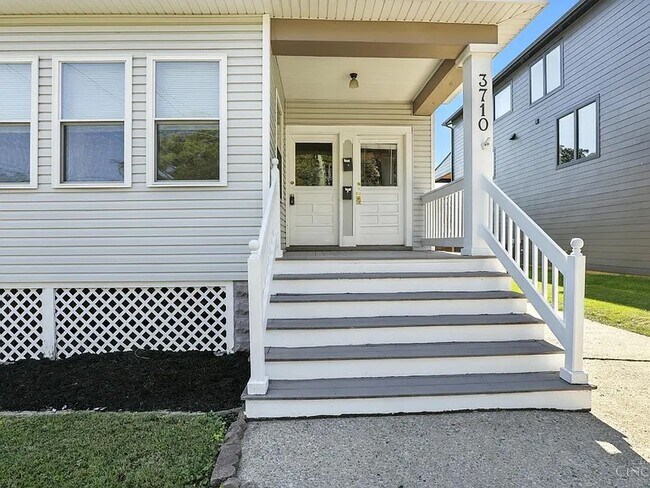 Porche delantero - 3710 Hyde Park Ave Unidad 1