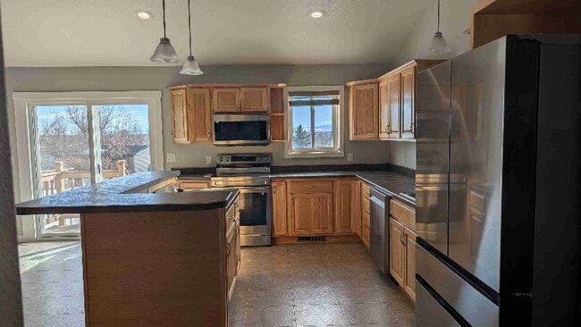 Photo - 916 Ave E NW