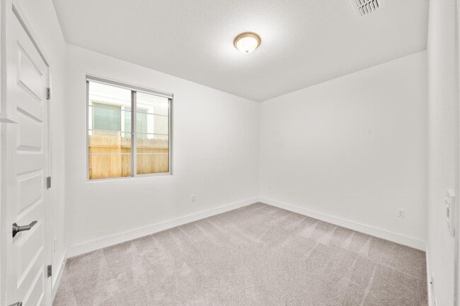 Photo - 10523 Tenor Way