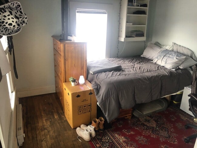 Photo - 1242 Old Bristol Rd