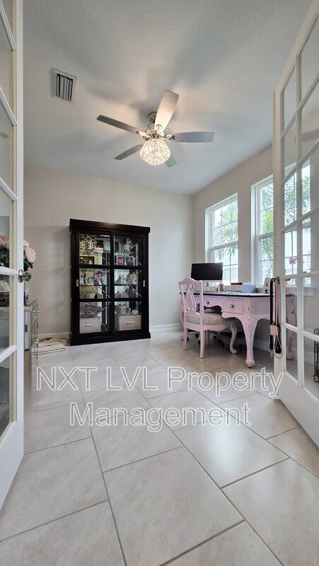 Photo - 804 Heather Lk Ave