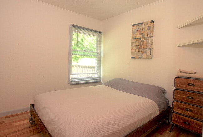 Photo - 5377 Bates Rd