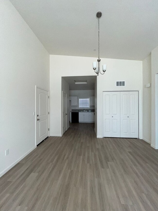 Building Photo - 4214 Unit 4112 Rental