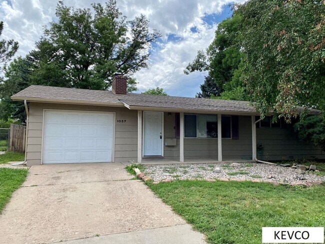 Building Photo - Ranch-Style Home in Campus West, Near Foot...