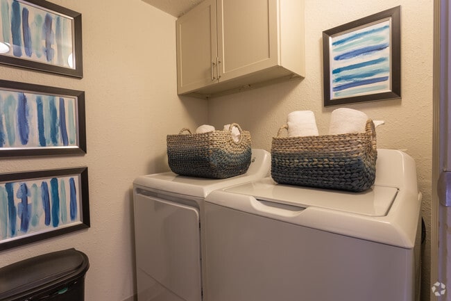 1BR, 1BA - 699 SF