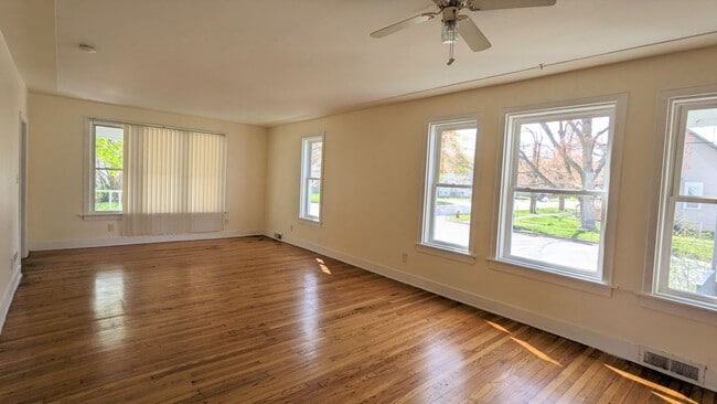 Photo - 1045 Kenneth- Large house with basement