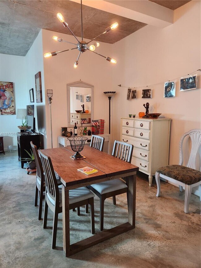 Building Photo - 234 NE 3rd St Unit 1104