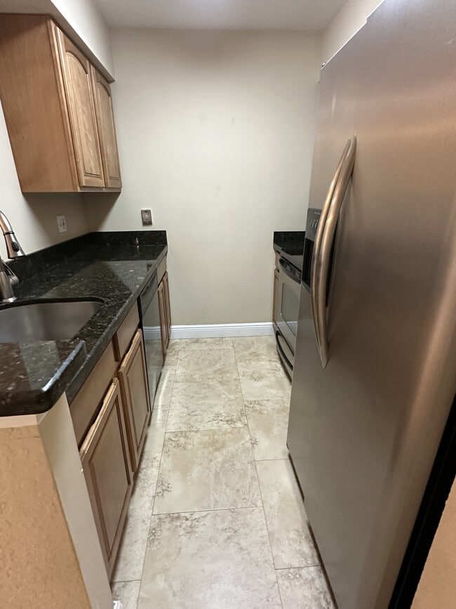 Building Photo - 2851 N Oakland Forest Dr