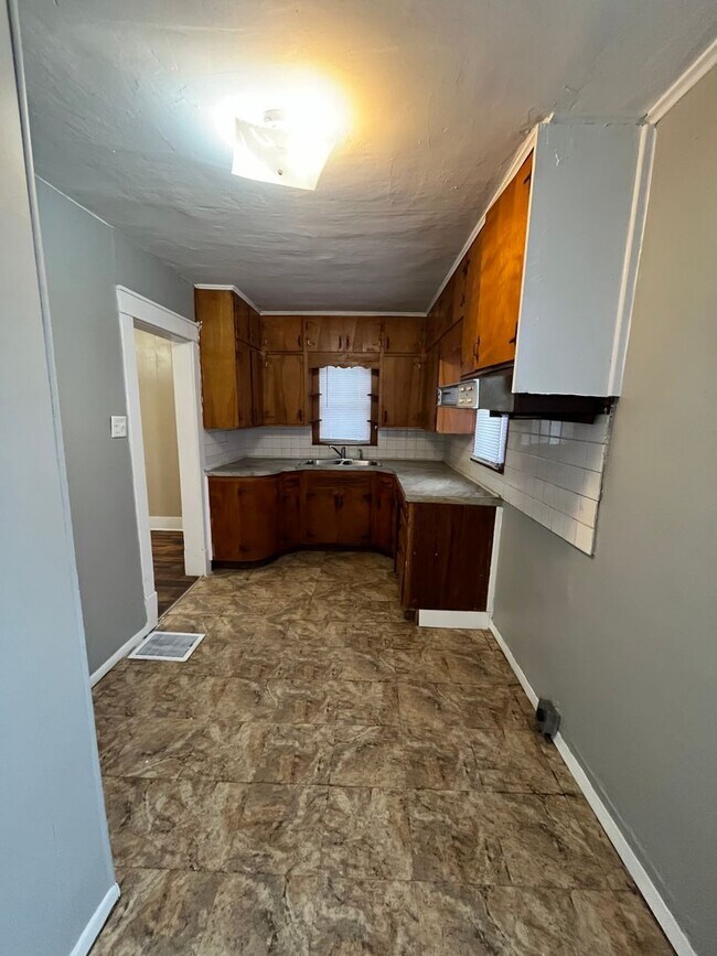 2705 S 22nd St. Saint Joseph, MO 64503 Rental House Rental in Saint