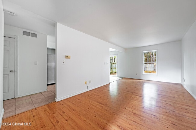 Photo - 208 Whitetail Ct