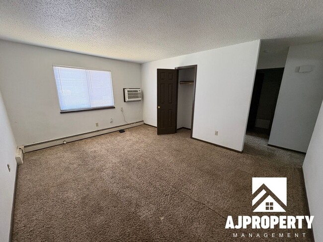 Building Photo - 112 W 43rd St Unit 1