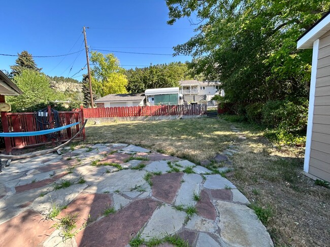 2455 Cascade Ave