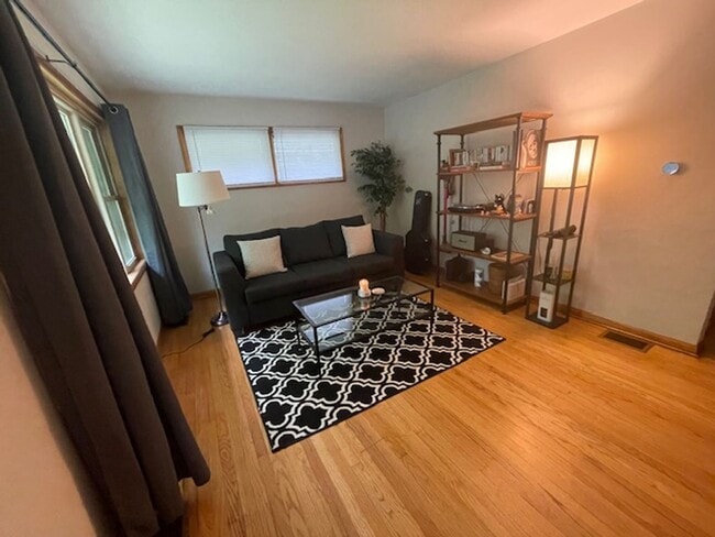 Photo - 2 Bedroom Duplex on Great Corner Lot in Urbana!