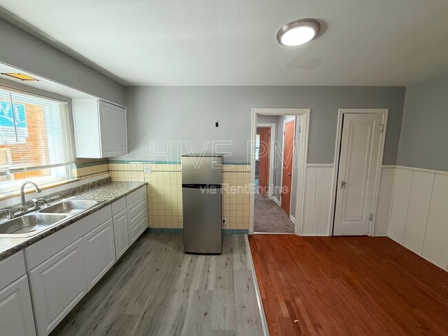 Photo - 3135 Mozart Ave Unit 2