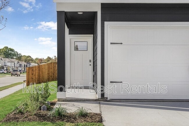 Photo - 220 Redwood Rd