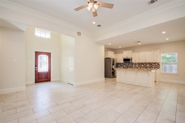 10572 Twin Oak Dr
