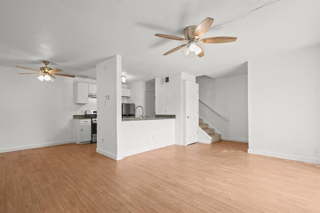 Photo - 300 E Croslin St Unit 106