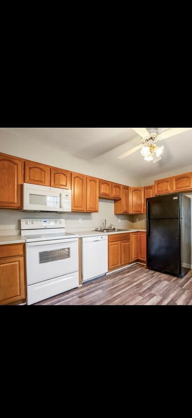 Photo - 875 Lamonde Dr