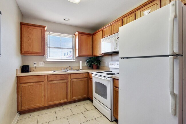 Photo - 2BD/1BA Apartment, Gated complex Unit #10