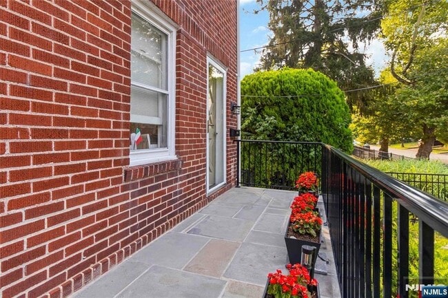 Photo - 106 Park Ave