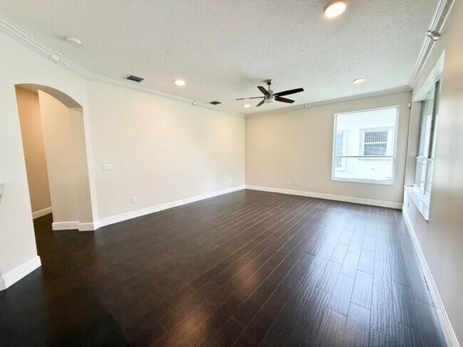 Photo - 12902 Hyland Cir