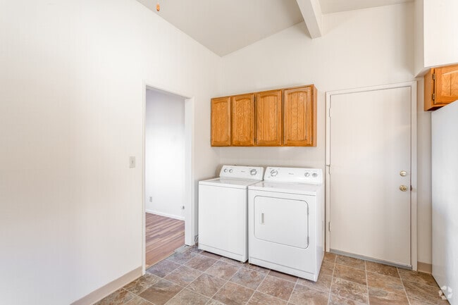 3BR, 1BA - 1,425 SF
