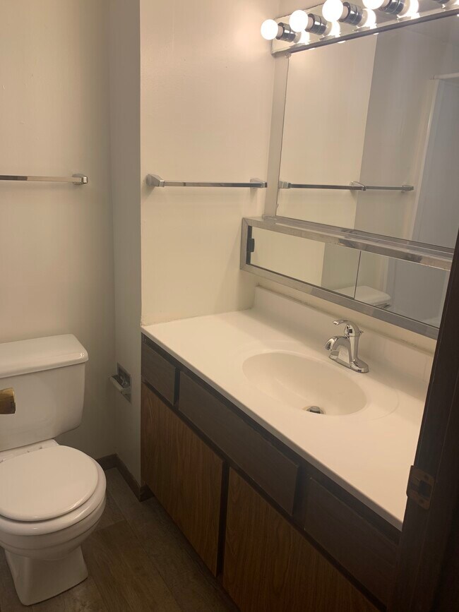 Versailles Apartments For Rent in Peoria, IL