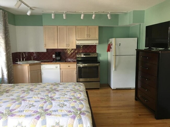 1522 Post Rd Unit Cozy apt