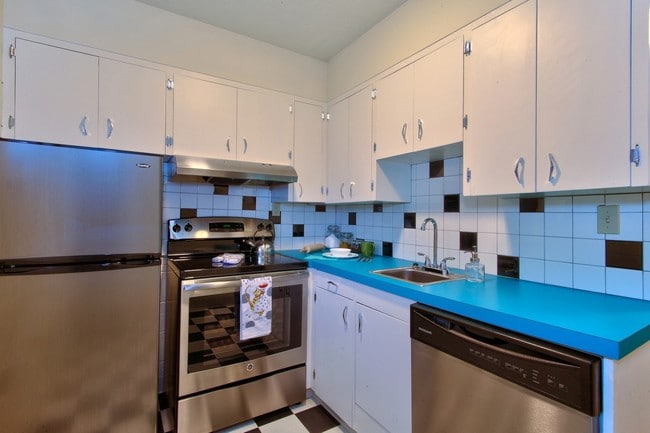 Building Photo - The Hudson Apartments