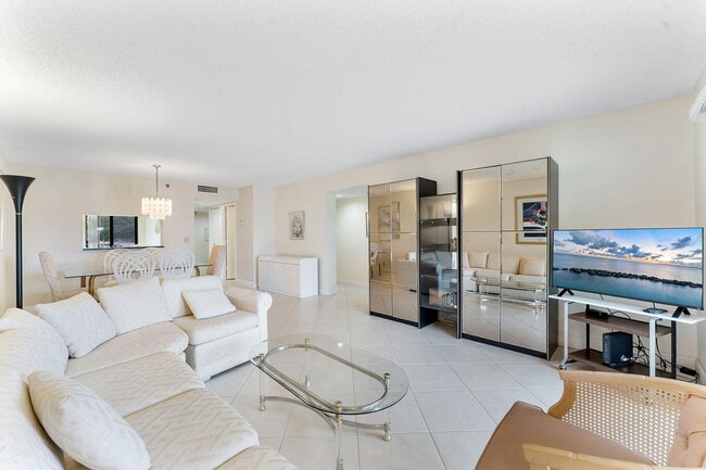Photo - 7260 Kinghurst Dr Unit 205