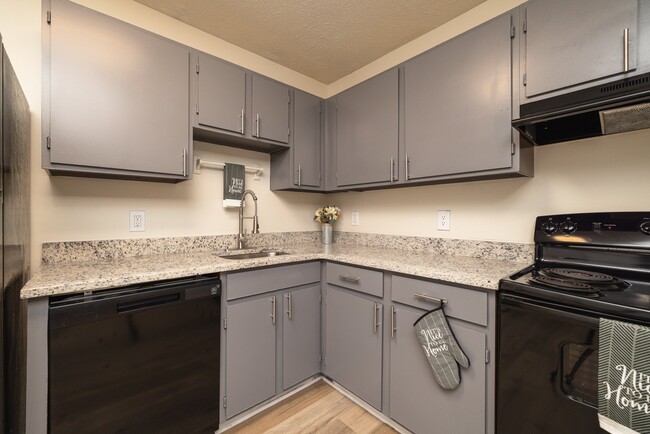 Photo - Overlook Club Apartments