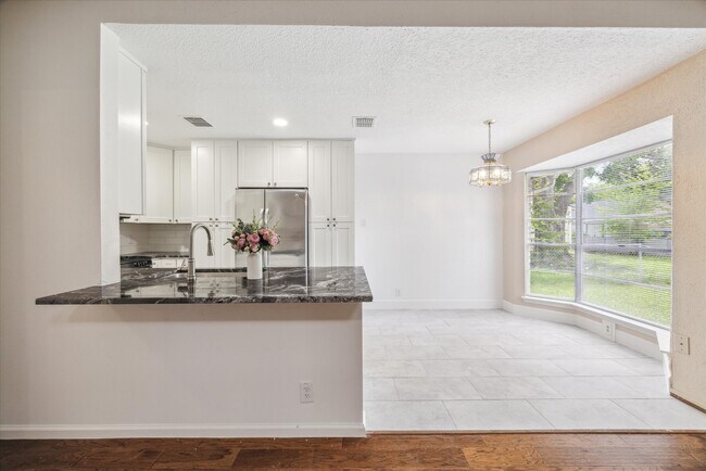 Photo - 5359 Little John Ln