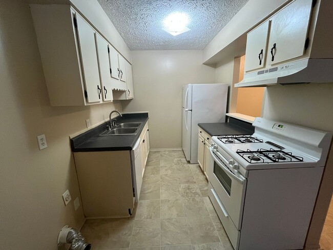 Photo - 1100 E 56th St