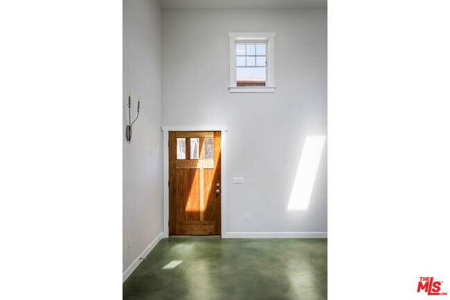 Photo - 2358 W 20th St