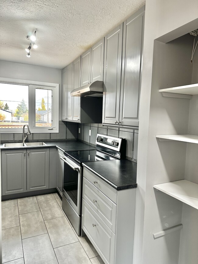 Photo - 8815-878A 78a St