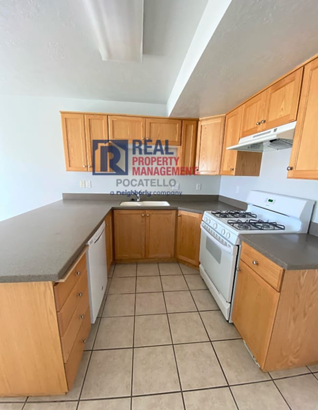 Photo - MOVE IN SPECIAL - 2 Bed 1.5 Bath Town Home - 1 Car garage