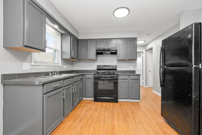 Photo - 7900-06 S Wabash