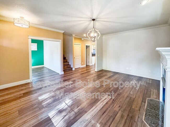 Photo - 998 E Shadow Creek Ln