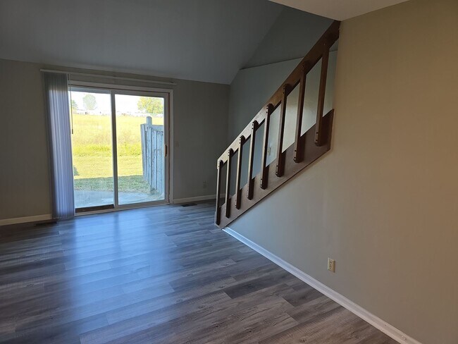 Photo - Spacious Townhouse Living Just Outside Downtown Woodburn Unit Apt 311