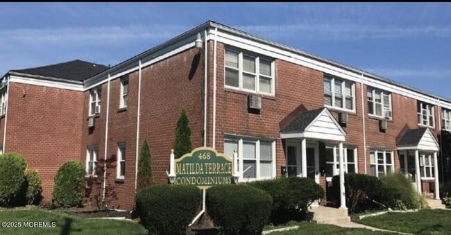 Building Photo - 468 2nd Ave Unit 1