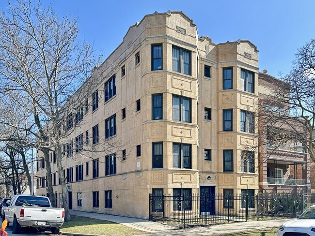 Building Photo - 2869 W McLean Ave Unit 1