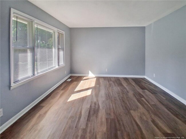 Photo - 1086 Essex Pl