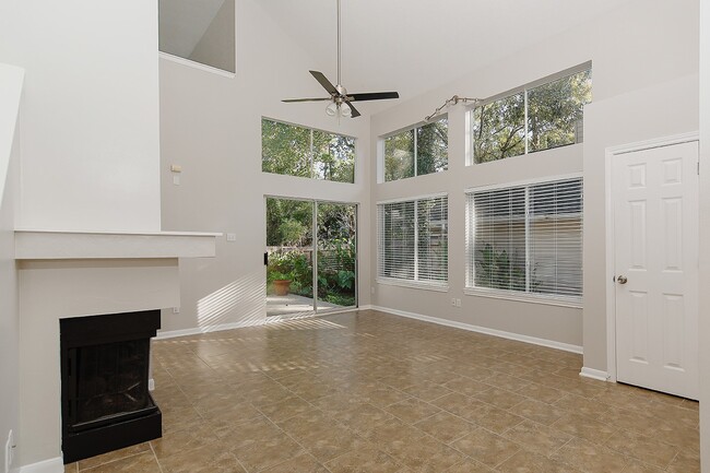 Photo - 31 N Rushwing Cir