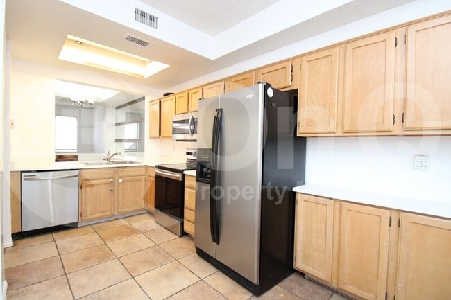 Photo - 2875 W Highland St