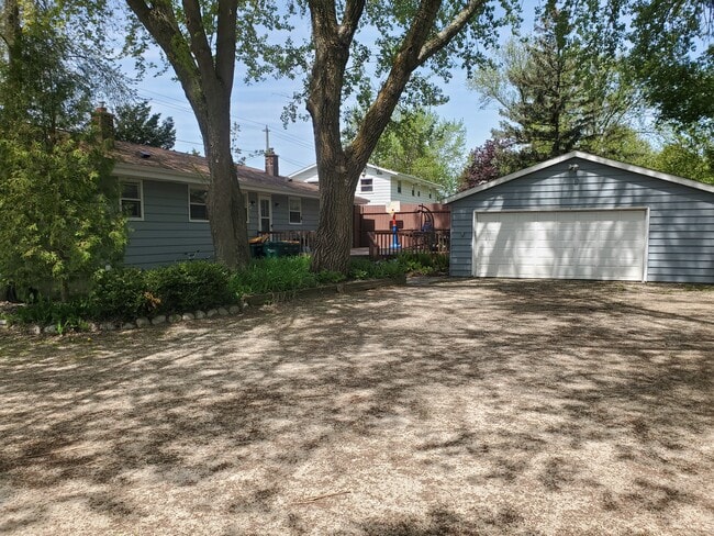 Photo - 550 N Mill St