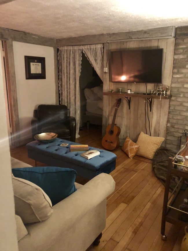 Living Room - 746 Bayview Dr Rental