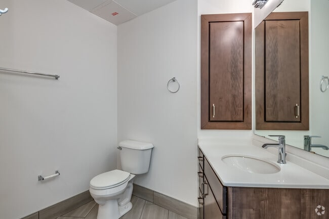 1HAB, 1BA - 677 ft²